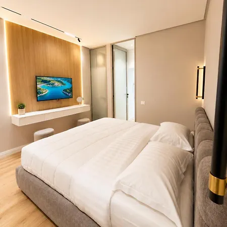 Cozy Near Center With Stylish Design דירה *