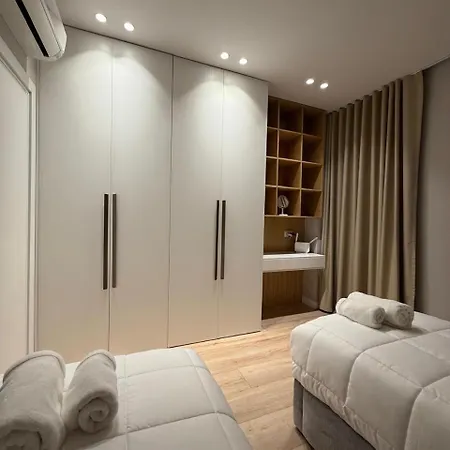 דירה Cozy Near Center With Stylish Design טיראנה